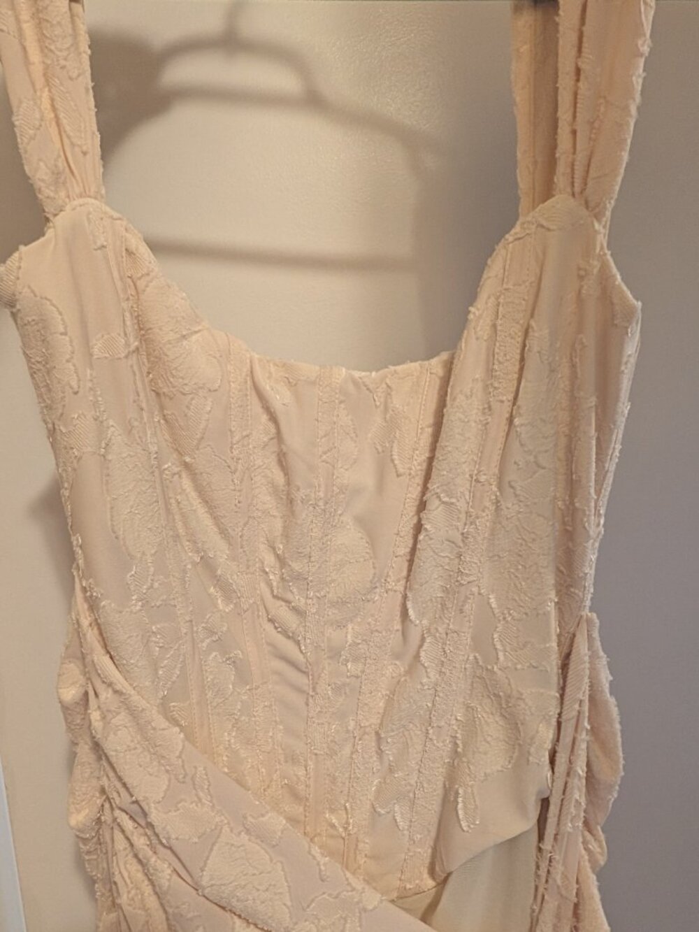 House of CB London Cesca Cream Textured Lace Dress - Picture 3 of 9